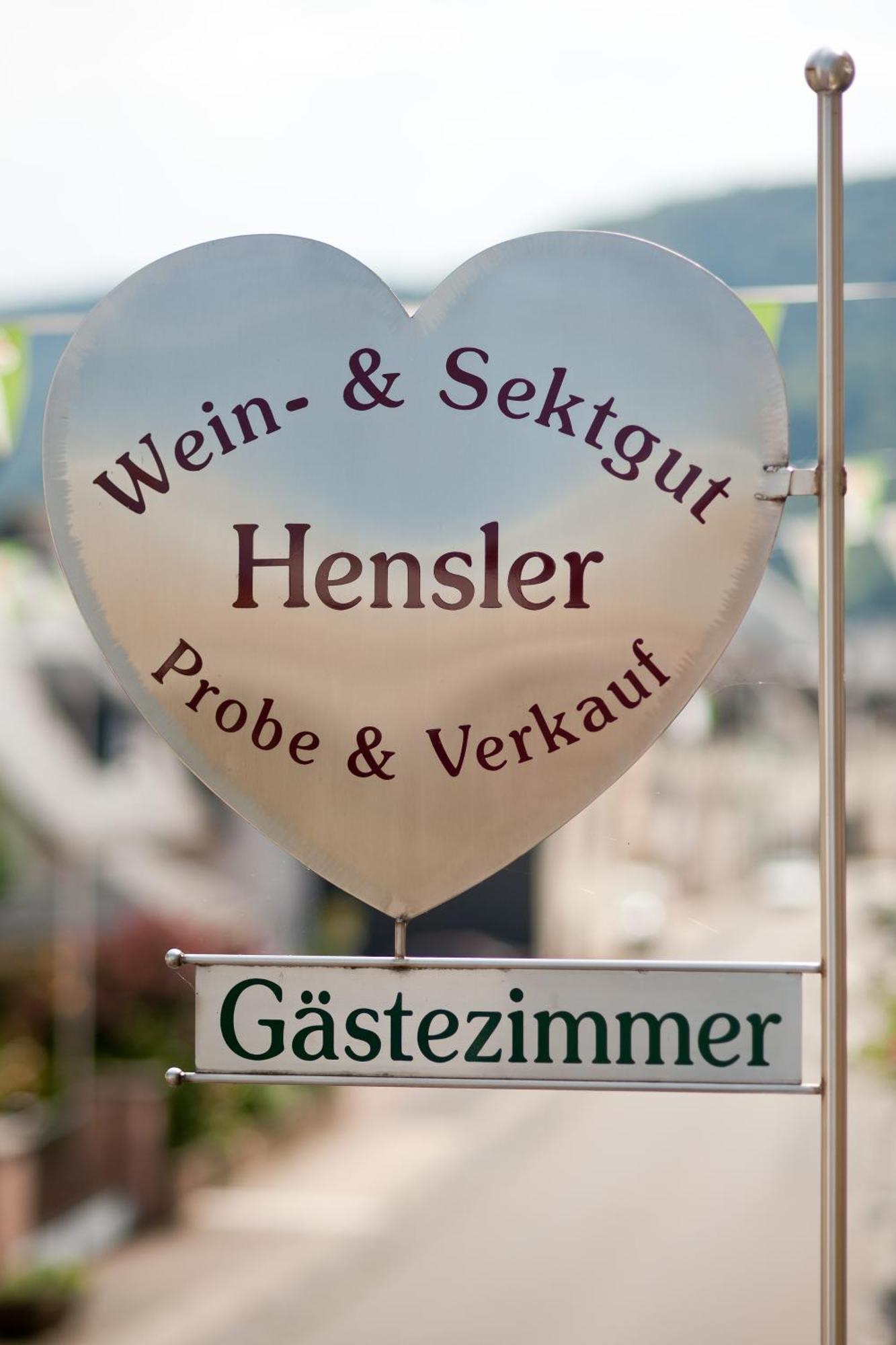 Wein- Und Sektgut Markus Hensler Briedel Exterior foto